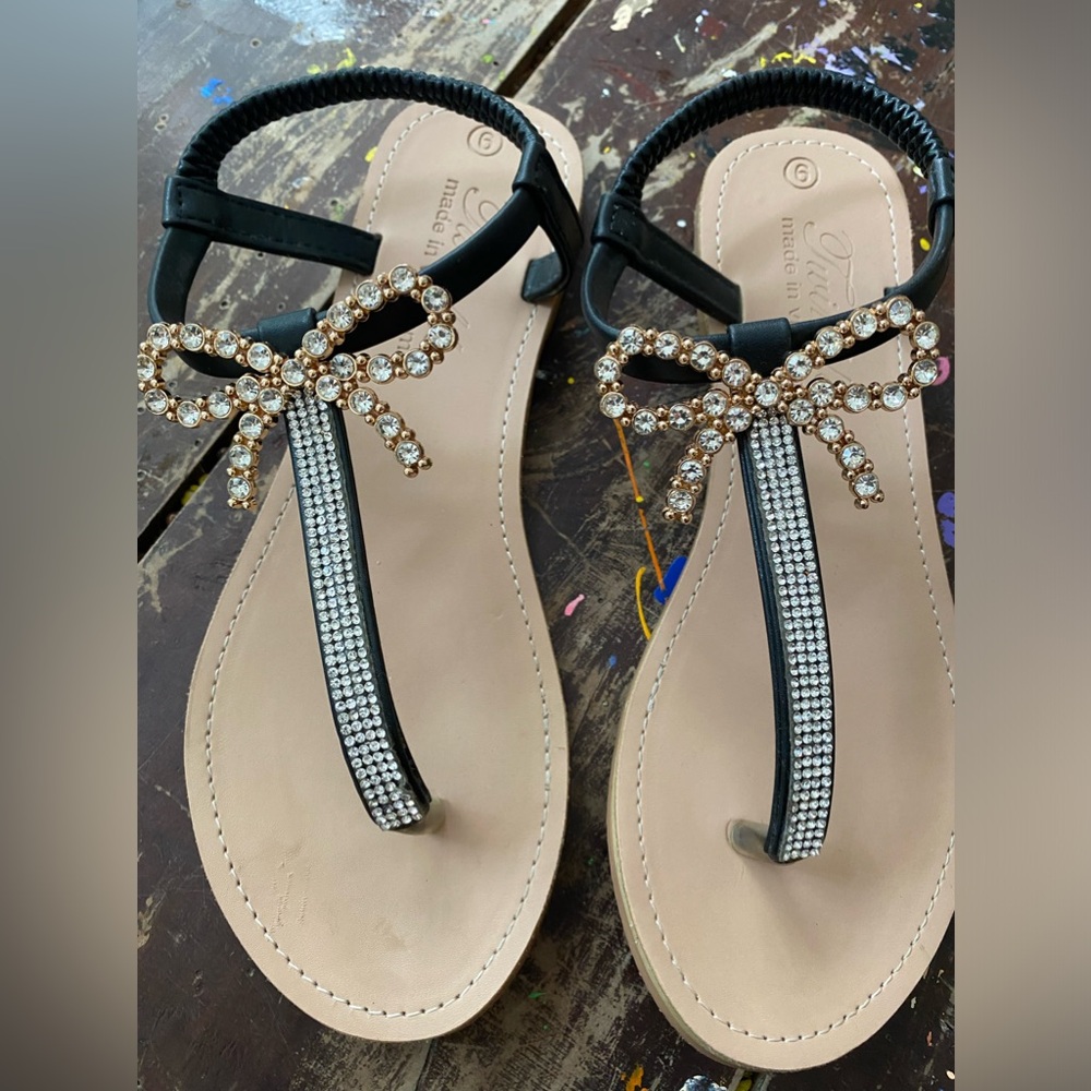 Beautiful bow sandals, worn once, Size 6